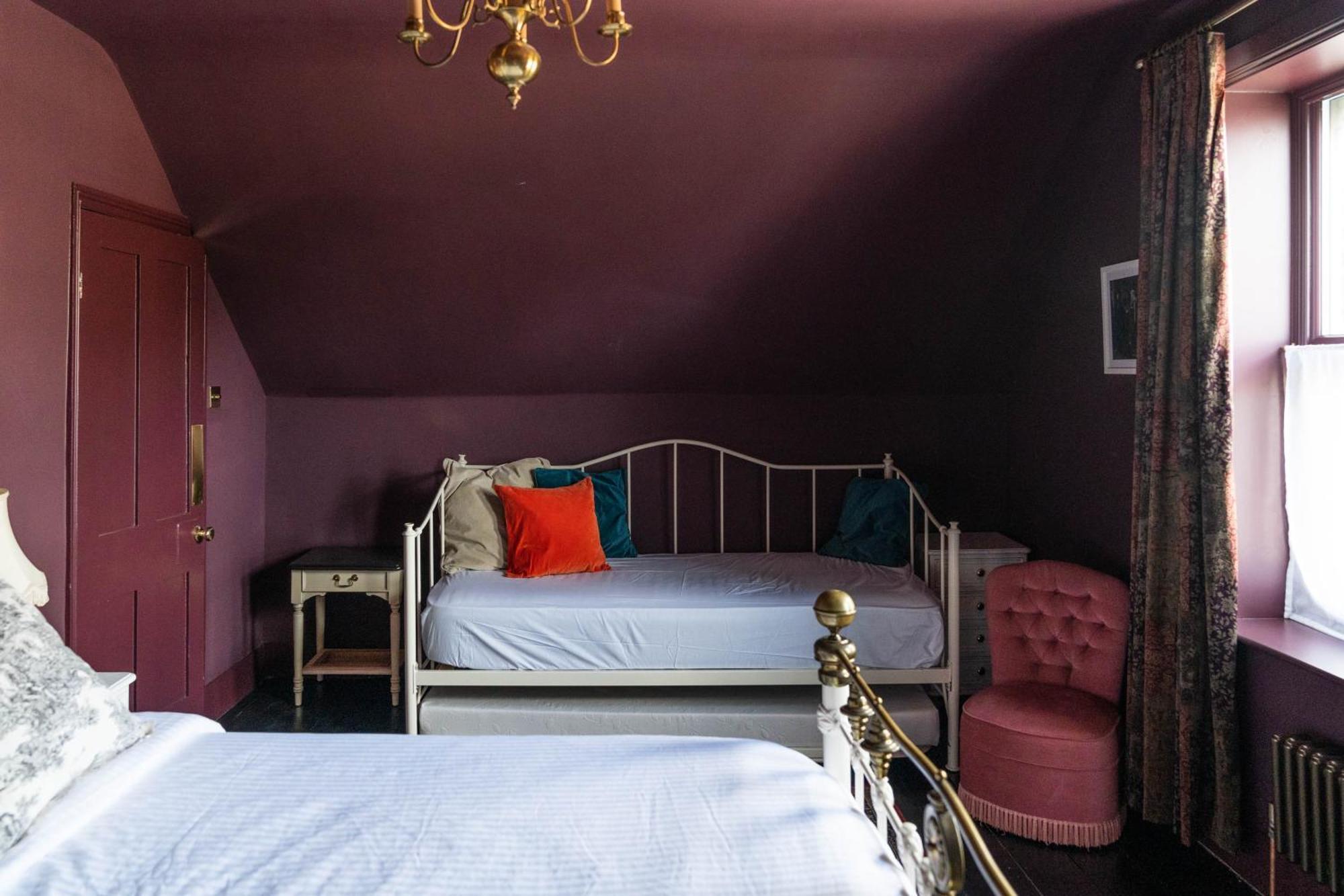 Vakantiehuis Vintage Townhouse, Wood Burner, Leafy Garden, Close To The