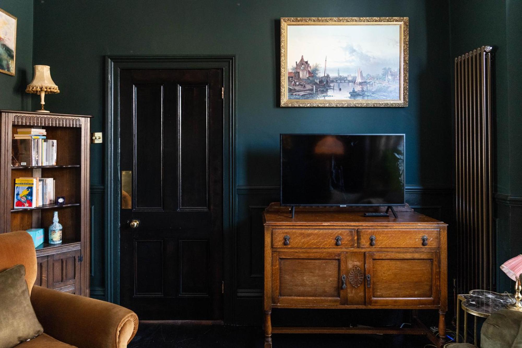 Vintage Townhouse, Wood Burner, Leafy Garden, Close To The